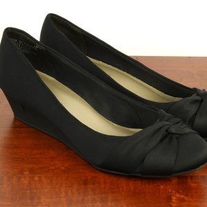 Bandolino | Shoes | Bandolino Satin Wedge Shoes Black Size 75 | Poshmark